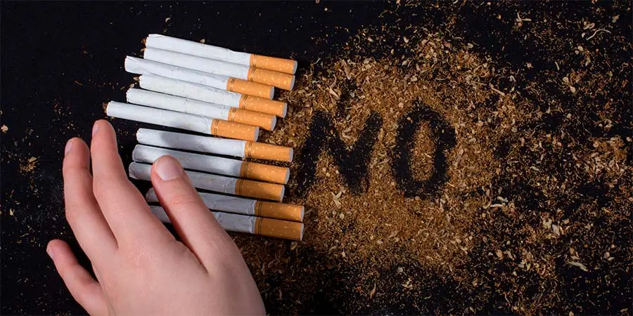 Cigarros colocados al lado de la palabra no haciendo referencia a dejar la nicotina